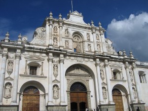 Katedrála v jednom z nejstarších měst Střední Ameriky Antique. Autorem snímku je Raymond Ostertag.